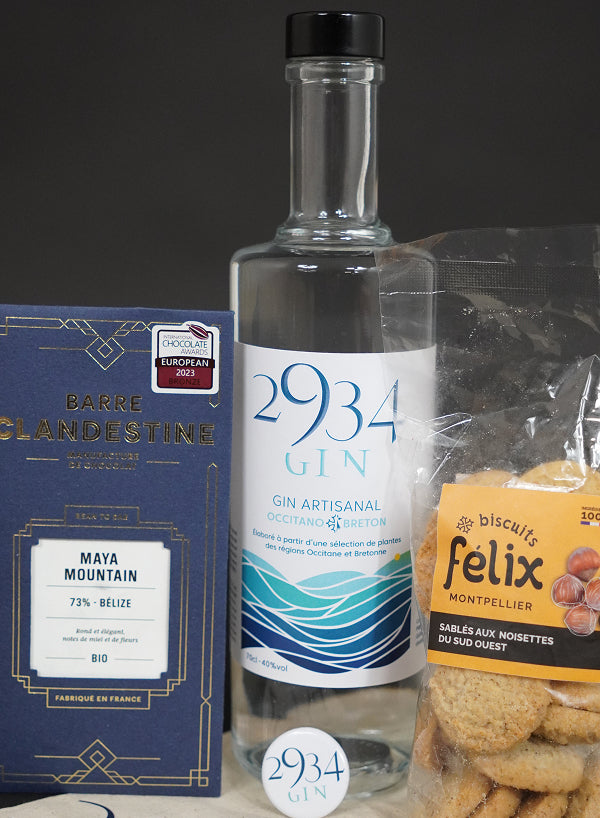 Bouteilles de Gin 2934 avec des sablées aux noisettes